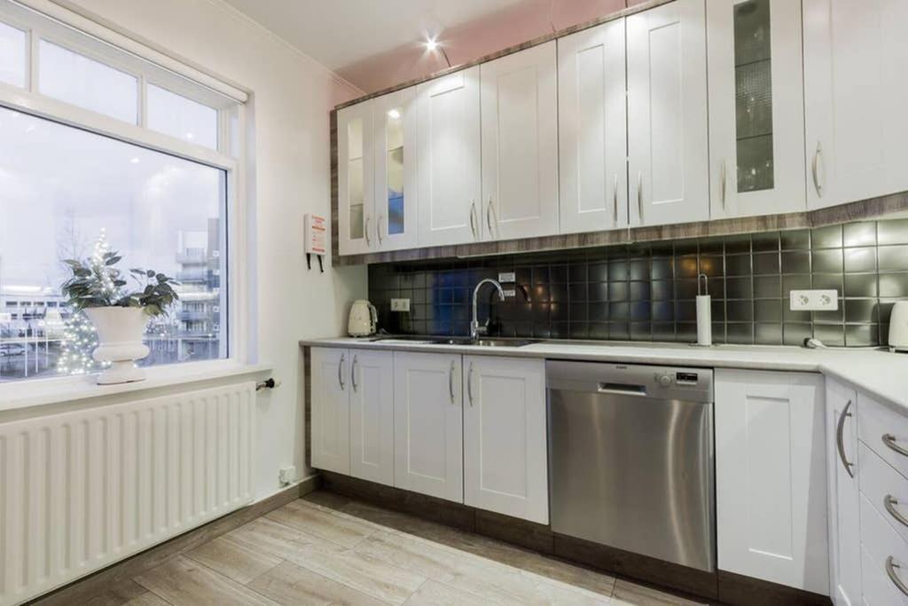 Superb Central Location, No Car Needed - Spacious آكيورِيْري المظهر الخارجي الصورة
